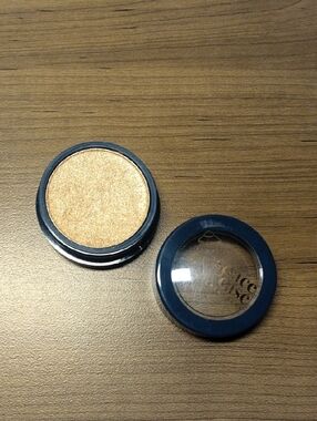 Shimmer Highlighter